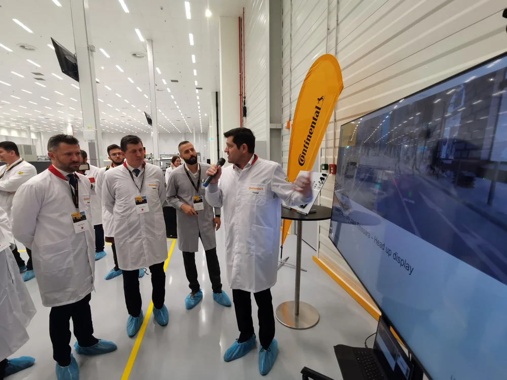 Oaspeți la inaugurarea fabricii de la Timișoara FOTO Ștefan Both