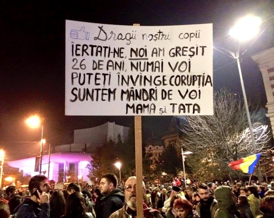 Bărbatul i-a întâmpinat pe protestatari, în intersecția de la Piața UniriiFoto: Arhiva personală