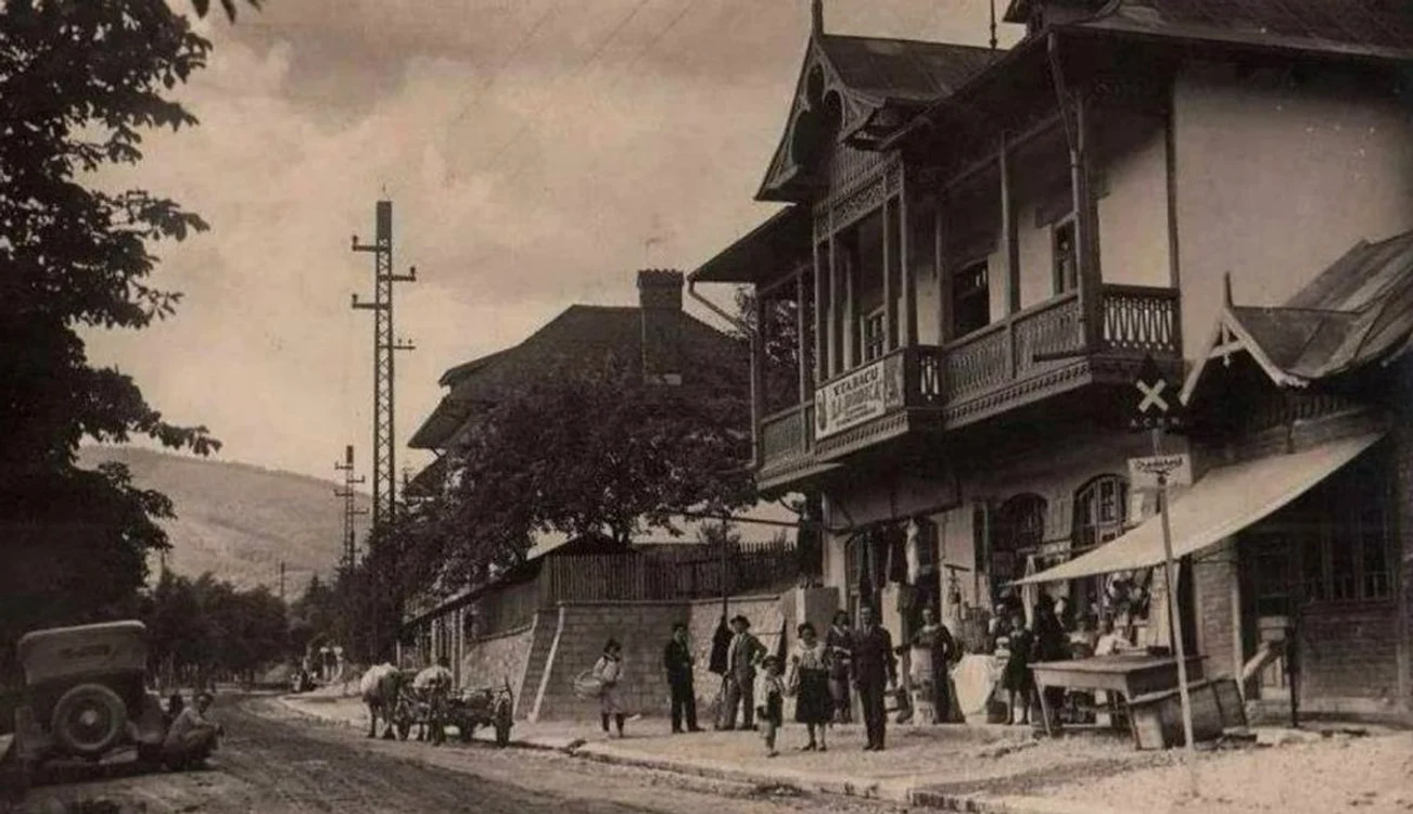 În perioada interbelică, DN1, în zona Comarnic, era doar un drum de pământ / foto: /Prahova Secretă