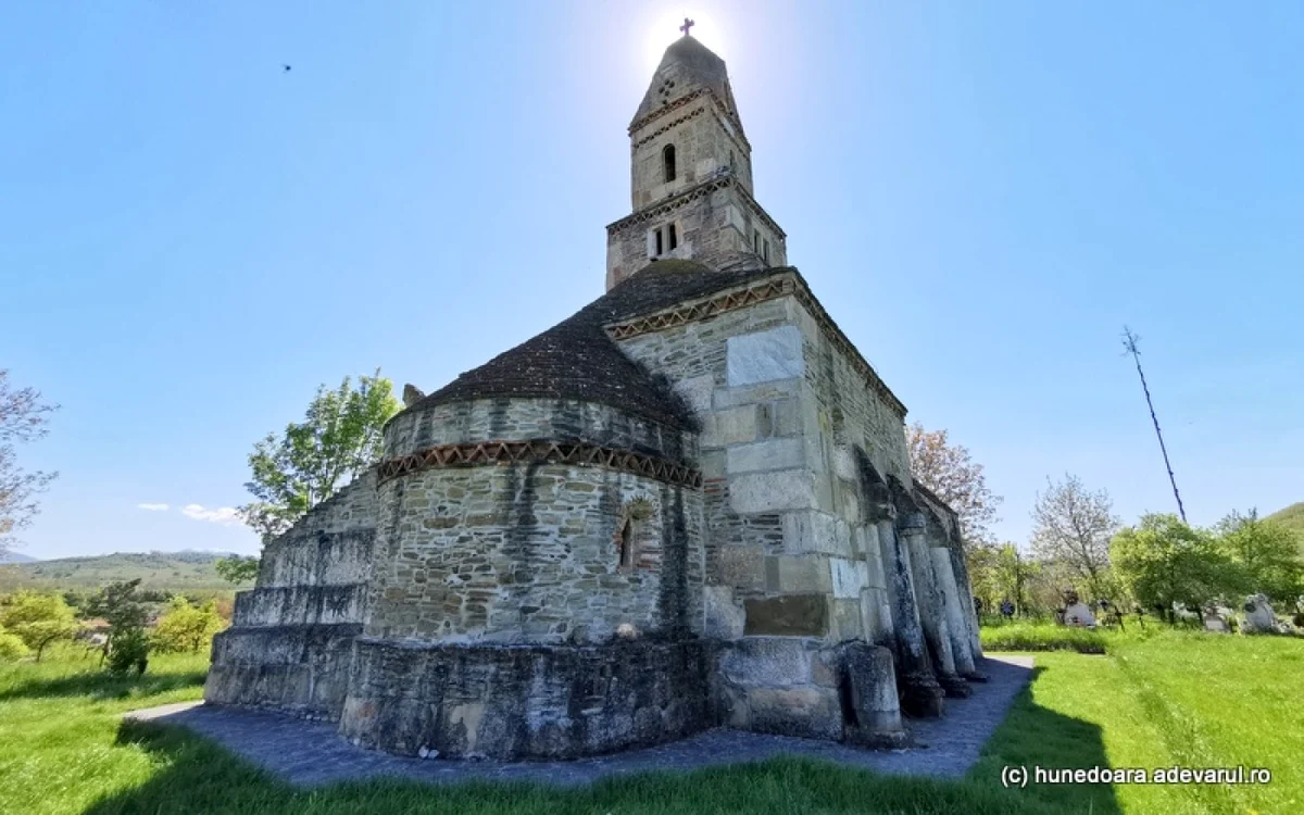 biserica densus tara hategului foto daniel guta adevarul