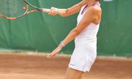 Carmen Iohannis, pe terenul de tenis jpeg