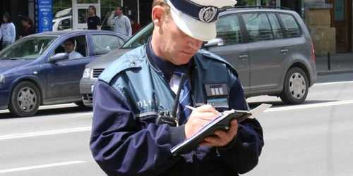Poliţiştii rutieri au aplicat ieri 124 de amenzi şoferilor/Foto: Arhivă