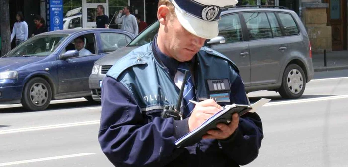 Poliţiştii rutieri au aplicat ieri 124 de amenzi şoferilor/Foto: Arhivă