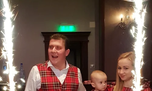 Familia a fost extrem de fericită la eveniment jpeg