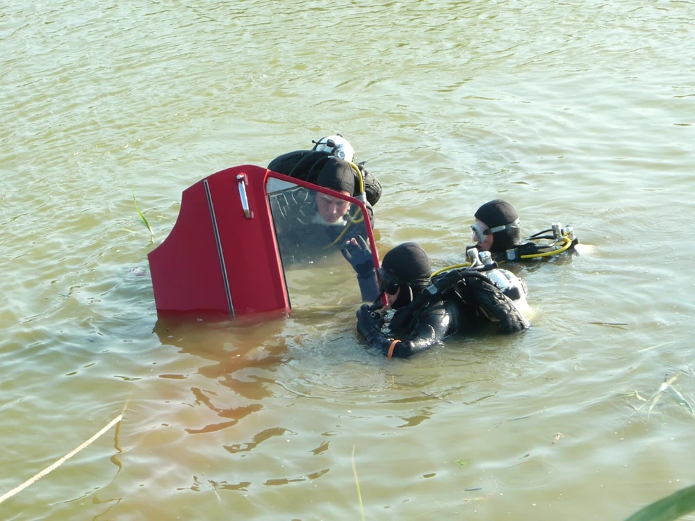 În 2011, la Zebil, doi bărbaţi au murit după ce maşina în care se aflau a căzut în canal FOTO Arhivă Adevărul