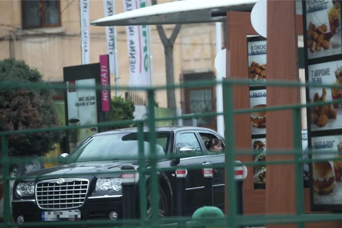 Fetele lui Vadim se plimbă încă în mașina tatălui