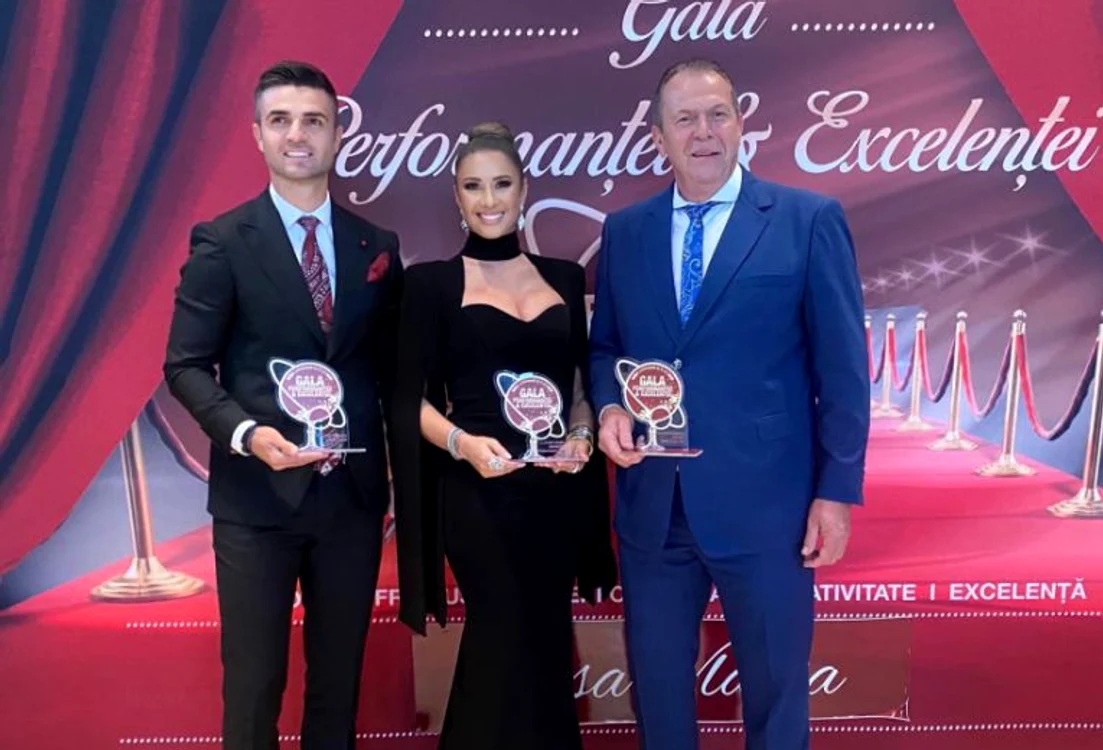 
    Anamaria Prodan, alături e ceilalți premianți, Florin Bratu și Helmuth Duckadam  