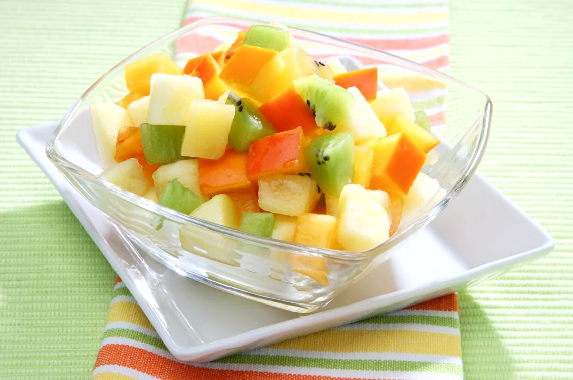 Îți poți „păcăli” nevoia de dulce printr-o delicioasă salată de fructe