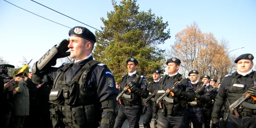 1 Decembrie, la Cimitirul Eroilor din Piteşti