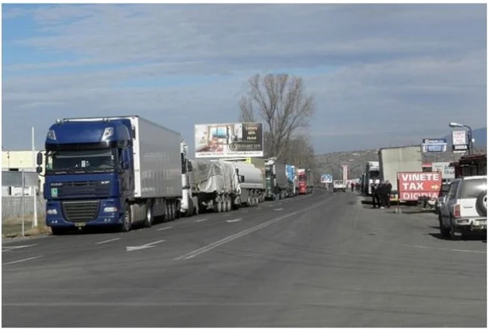 Dublă blocadă la graniţa dintre Grecia şi Bulgaria FOTO BNES