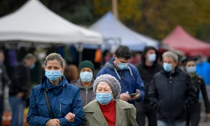 8  2col oameni pe strada 1 jpeg