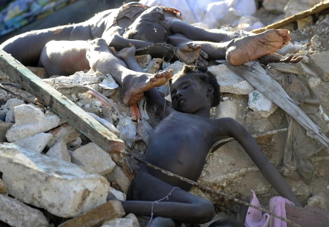 
    Autorităţile din Haiti consideră că numărul victimelor ar putea depăşi 200.000 (foto: EPA)  