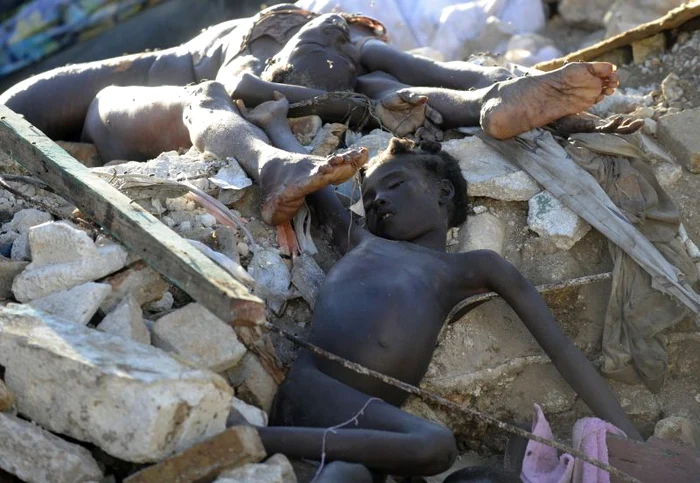 
    Autorităţile din Haiti consideră că numărul victimelor ar putea depăşi 200.000 (foto: EPA)  