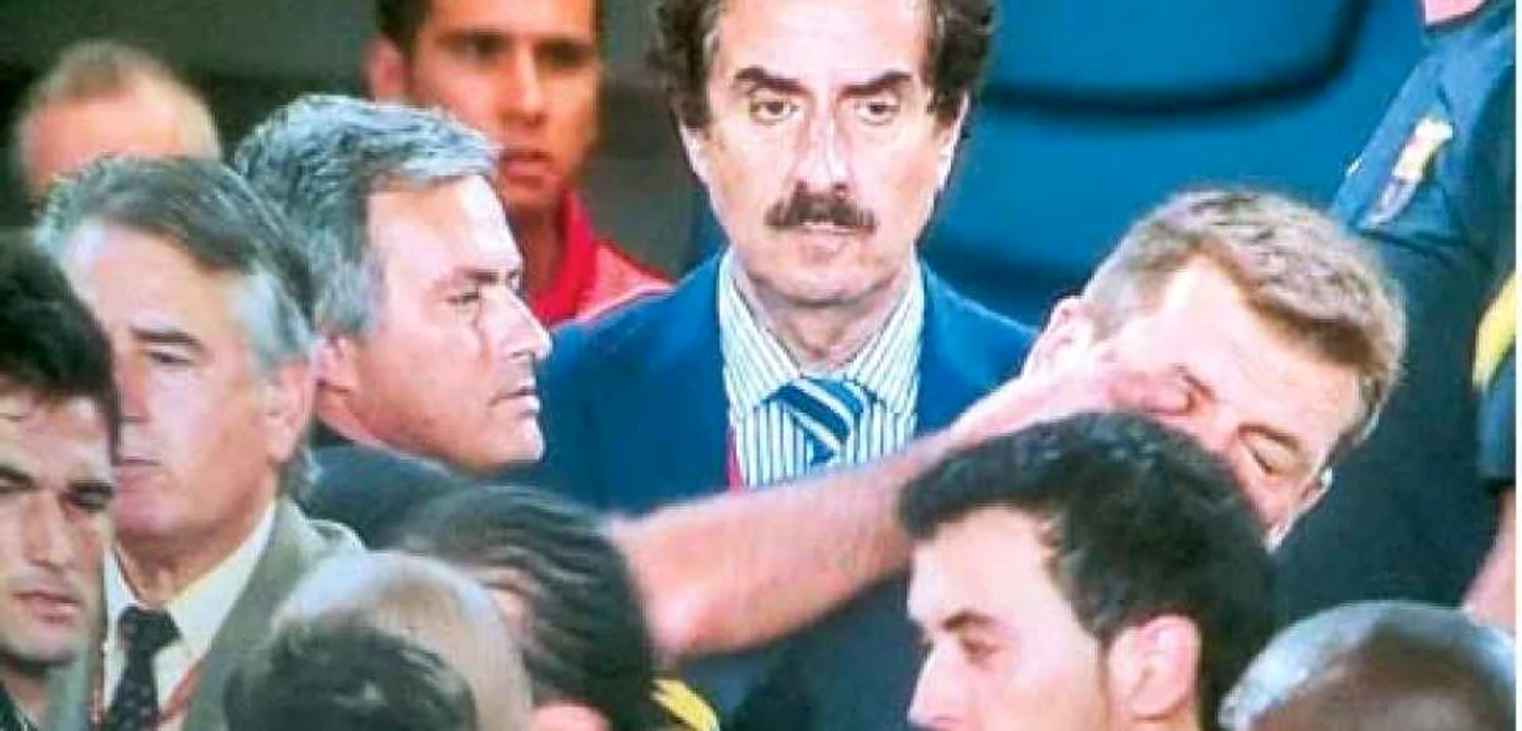 EPISODUL 6: 17 august 2011 – Real pierde Supercupa (2-3), iar Mourinho îi bagă un deget în ochi secundului Barçei, Vilanova