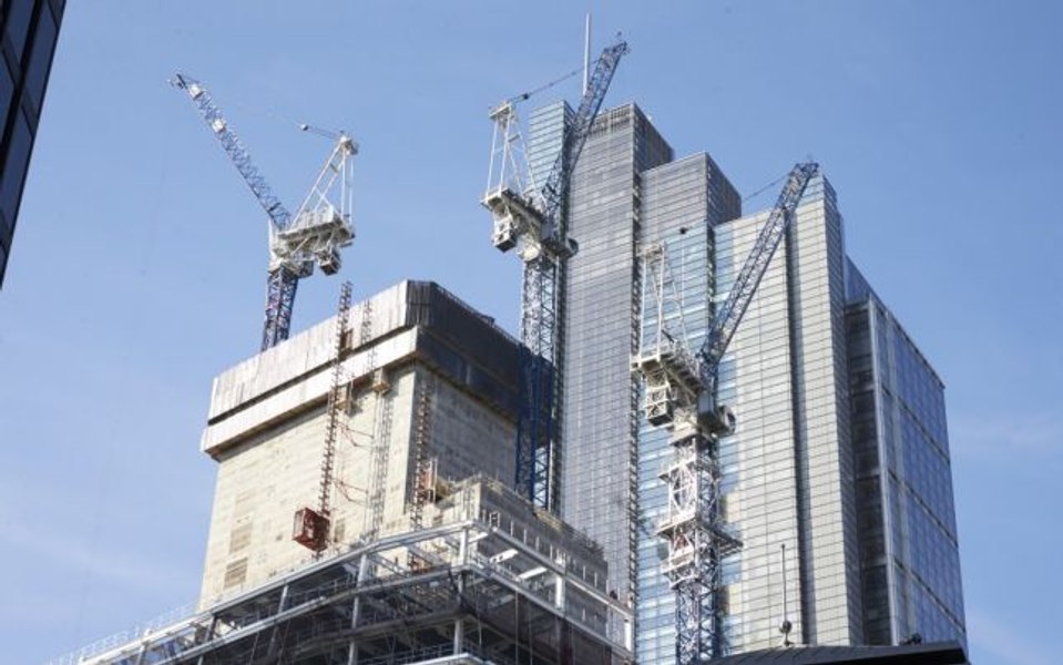 Piața de construcții, în creștere rapidă datorită investițiilor masive: sute de contracte publice scoase la licitație