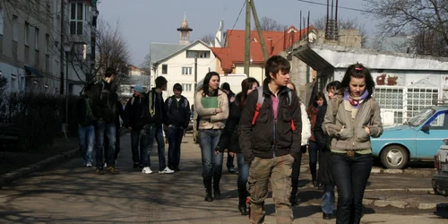 Statul nu a virat la timp banii pentru plata alocaţiilor copiilor 