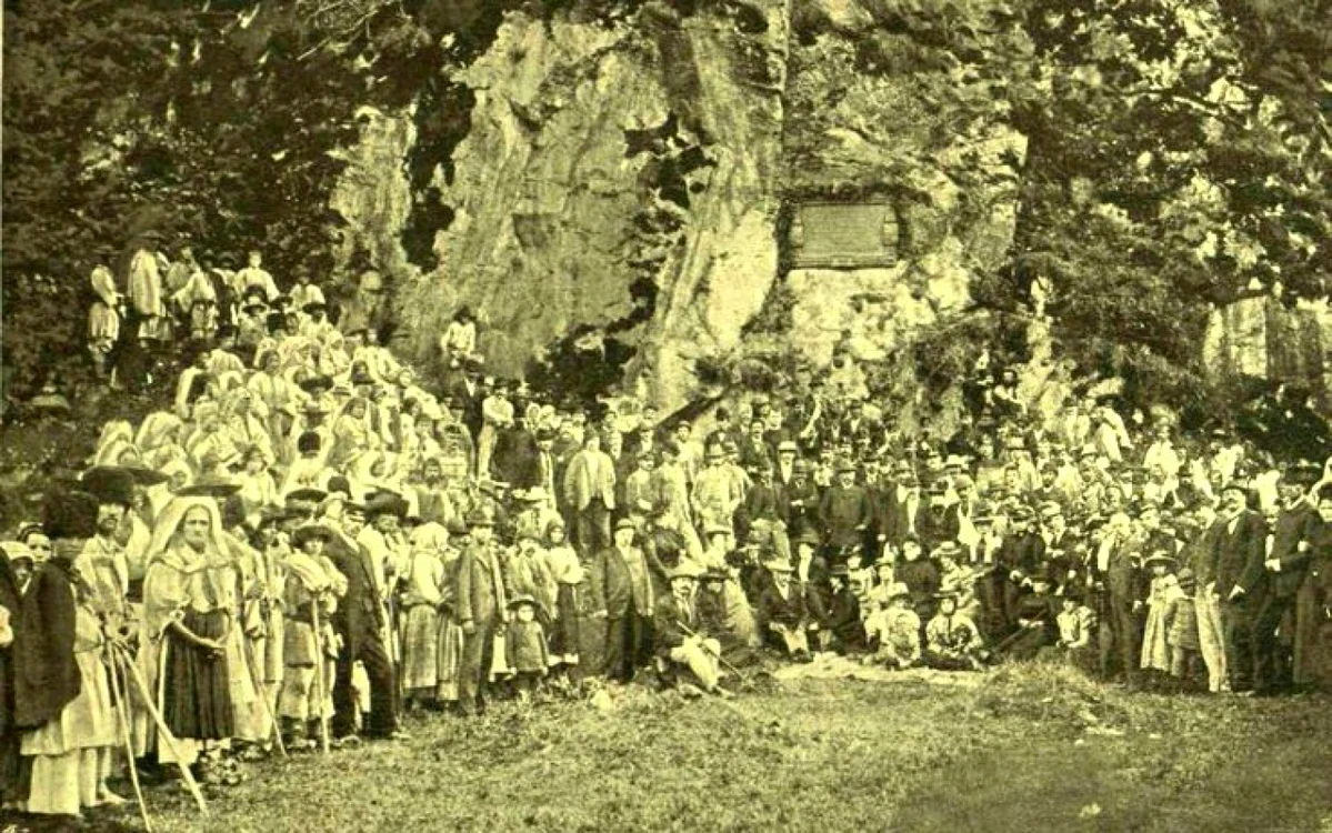 Cele mai cunoscute familii nobiliare din Ţara Haţegului în 189, la dezvelirea unui monument dedicat prinţului Rudolf. Sursa: Vasárnapi Ujság (Ziarul duminical).