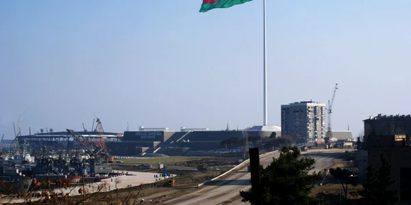 Coasta azeră a Mării caspice este înţesată de platforme petroliere