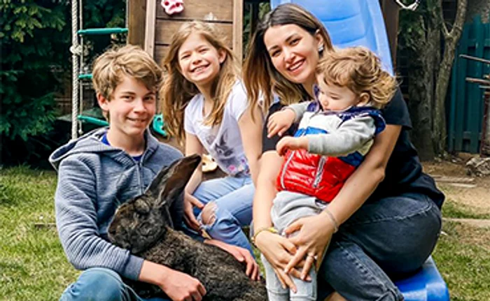 Cu micuţii ei, Alex, Alesia şi Nicholas