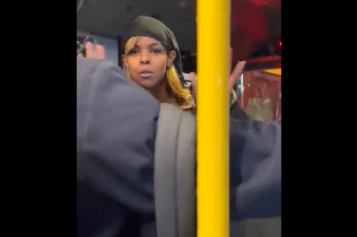 Femeia a fost forțată să coboare din autobuz
