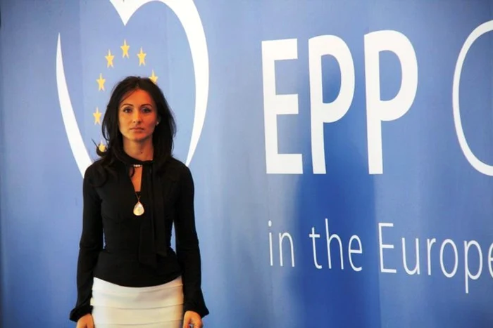 Eurodeputata PDL Oana Antonescu a spus că din punct de vedere al mediului şi nu numai, proiectul de la Roşia Montană ridică multe semne de întrebare