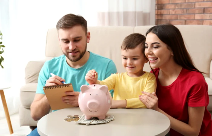Implică întreaga familie în acest „joc” al pușculiței. Poate fi chiar distractivFoto: Shutterstock