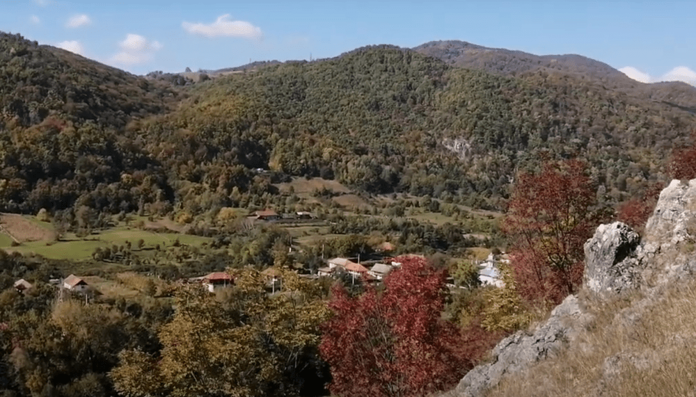 Localnicii din comuna lui Brâncuși, revoltați din cauza unei cariere de calcar VIDEO