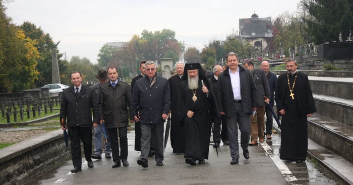 Preşedintele de Consiliu Judeţean Radu Moldovan şi primarul Ovidiu Creţu, alături de ÎPS Andrei Andreicuţ FOTO: Bianca Sara