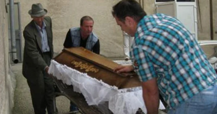 Puţini dintre foştii pacienţi au parte de o înmormântare decentă