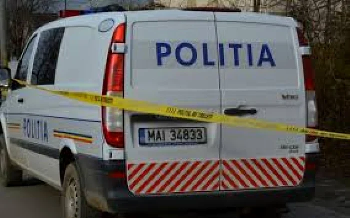 Bătrânul a fost găsit mort în maşină
