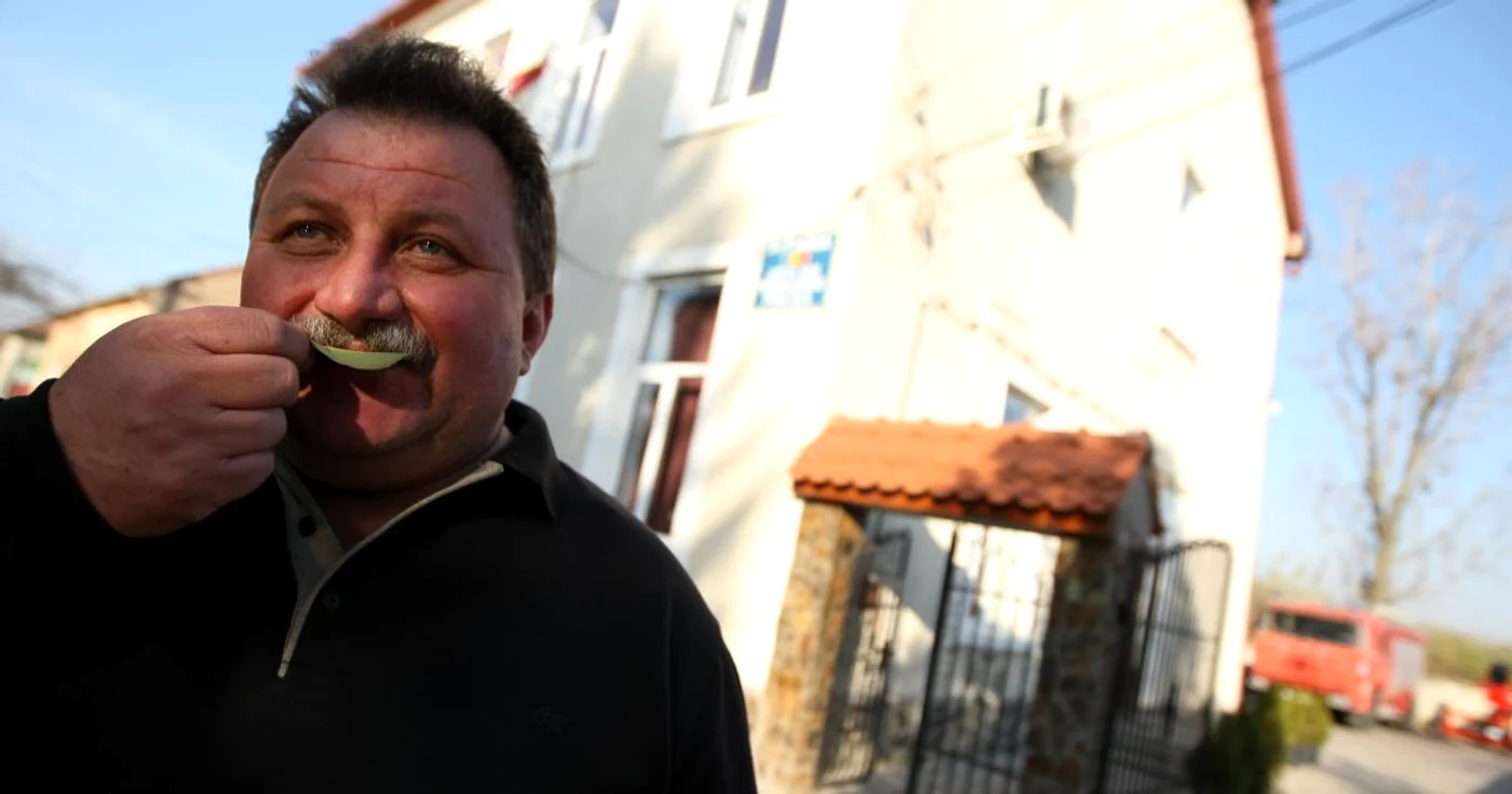 Primarul cântă la frunză ori de câte ori are ocazia