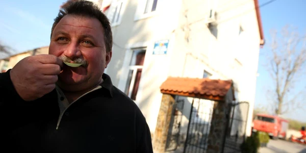 Primarul cântă la frunză ori de câte ori are ocazia