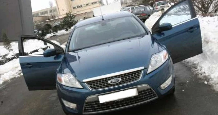Maşina a fost abandonată de familia fugară pentru a evita consecinţele şofatului fără permis