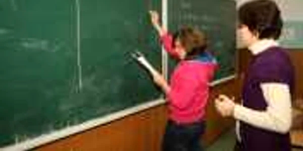 Cei mai buni profesori din Braşov aşteaptă să fie nominalizaţi. Foto: Arhivă. 
