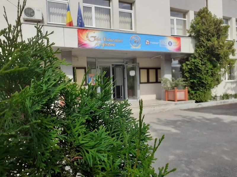 Cine conduce școlile de la 1 septembrie? Zeci de dosare respinse la detașare, în Argeș. Director: „Aștept concursul”