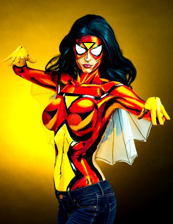 Artista canadiană a pictat costumele supereroilor pe propriul corpFoto Facebook