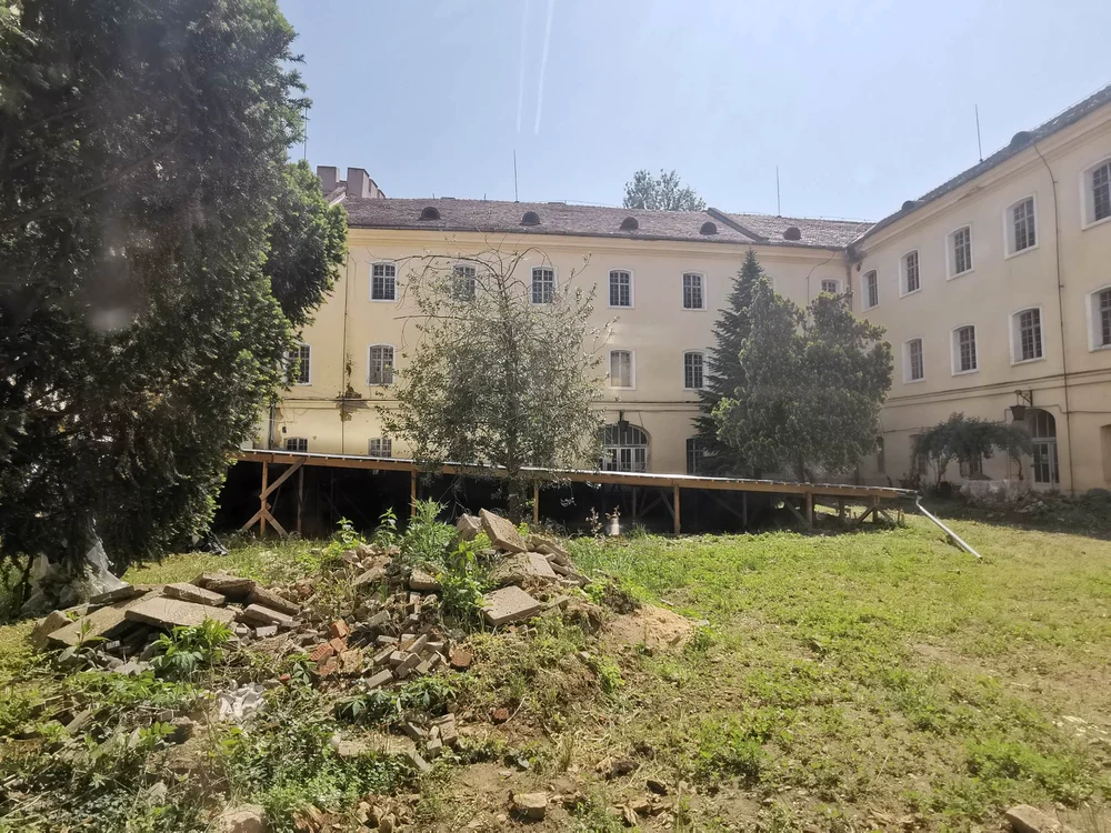 Curtea castelului FOTO Ștefan Both