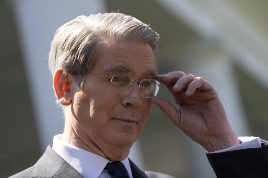 Cum a reușit gurul finanțelor din administrația Trump să pună capăt haosului și să salveze lumea de prăbușire economică