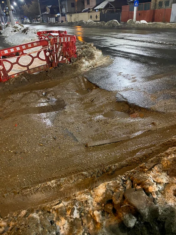 poza gropi bucuresti jpg FB