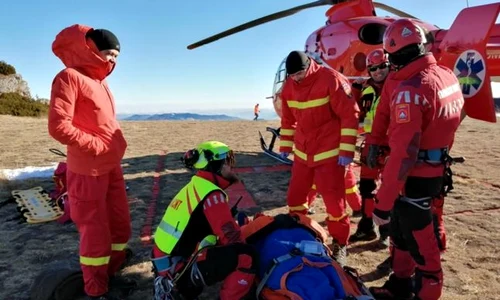 turistul ranit a ajuns la un spital din brasov  foto salvamont neamt jpeg