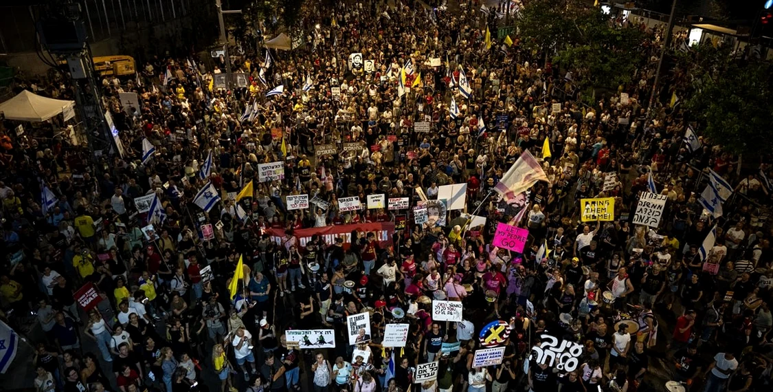 Mii de israelieni protestează în Tel Aviv FOTO: X