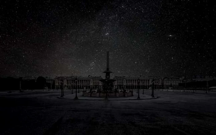 Oraşul Paris, capitala Franţei, sub un cer plin cu stele. FOTO Thierry Cohen