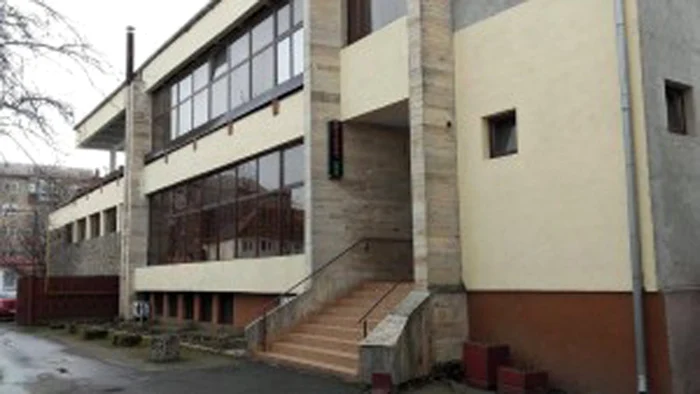 Timp de mai bine de 20 de ani în fosta cantină a partidului comunist a funcţionat un restaurant
