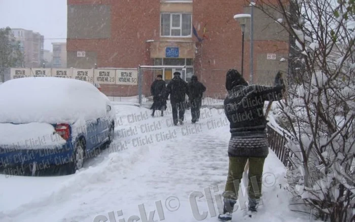Iarna în România, coşmarul şoferilor, bucuria copiilor.