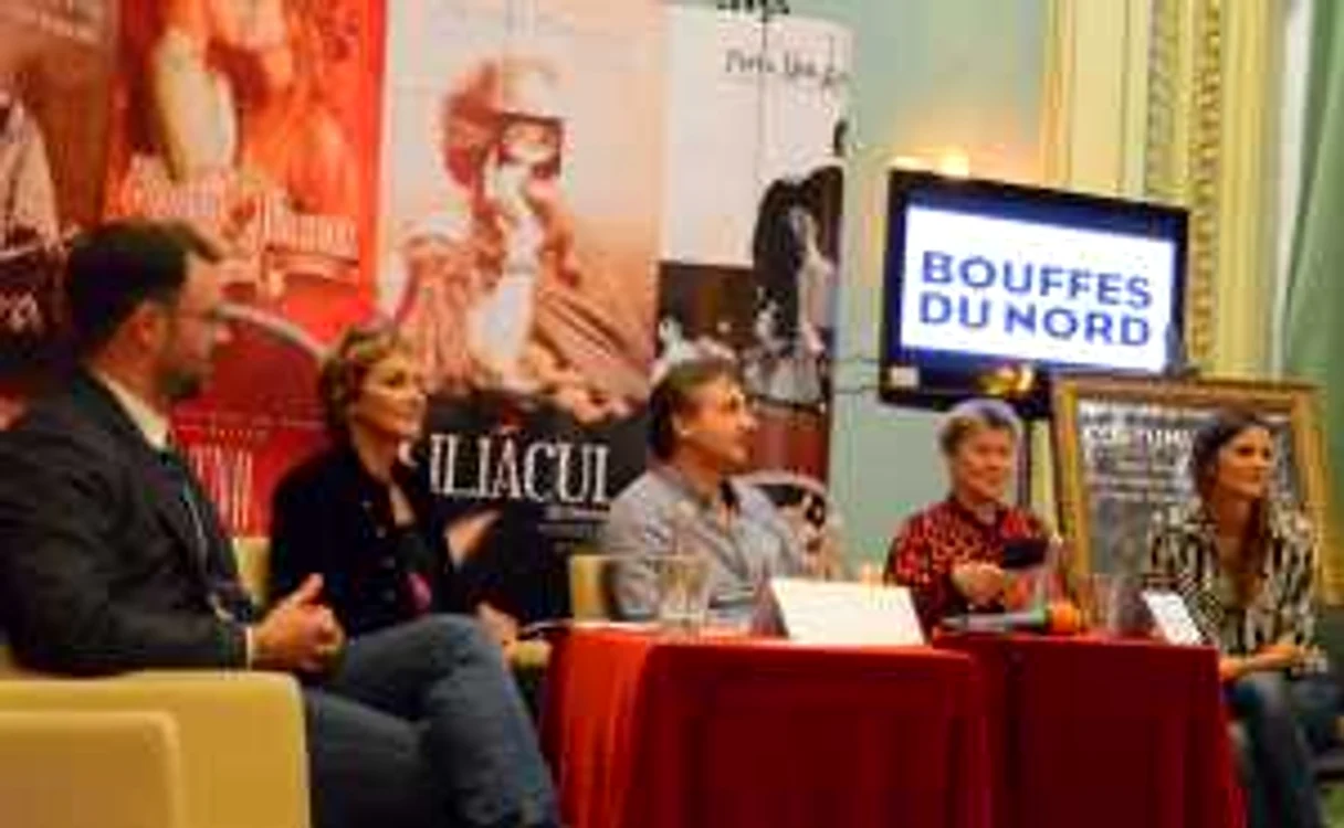 La conferinţa spectacolului „Costumul“ au fost prezenţi Ştefan Doniga (responsabil Relaţii Internaţionale Teatrul Naţional de Operă „Ion Dacian“), Alina Moldovan (Director General Teatrul Naţional de Operă „Ion Dacian“), Felix Alexa (regizor de teatru) şi Marie-Hélène Estienne (scriitoare şi co-regizorul spectacolului) FOTO: Augustina Vasile