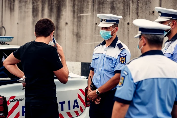 Bărbatul a fost condus la audieri, iar din cercetările şi investigaţiile efectuate s-a stabilit că acesta ar fi achiziţionat tutunul de pe un site Foto: Arhivă