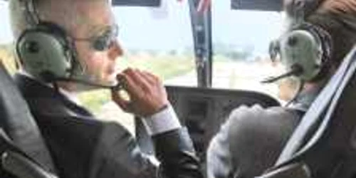 Ianţu şi tânărul pilot, înainte de decolare