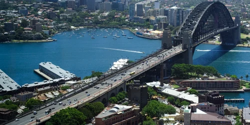 Podul Harbour este o atracţie emblematică pentru Sydney FOTO SHUTERSTOCK