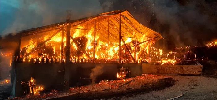 Incendiul a provocat daune foarte mari FOTO ISU Neamț