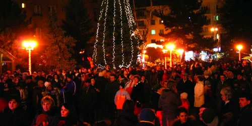 Devenii vor putea ciocni pe muzică populară